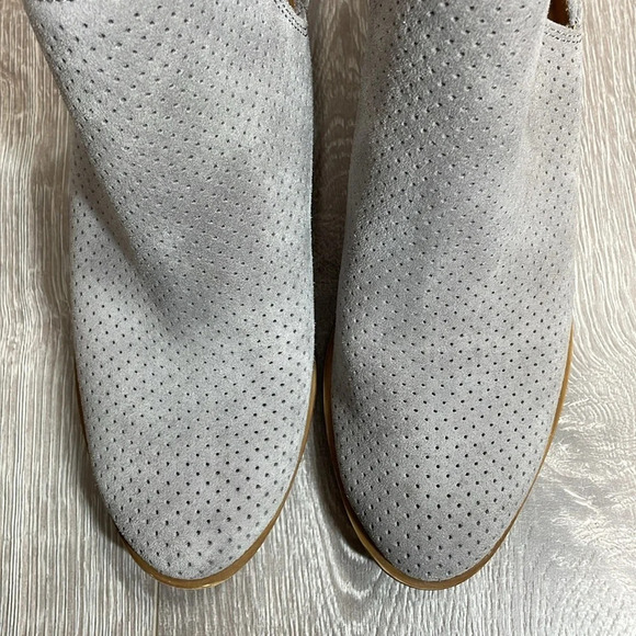 Lucky Brand Birtie Ankle Boots Perforated Suede Leather Gray Booties 6.5M - Picture 6 of 15